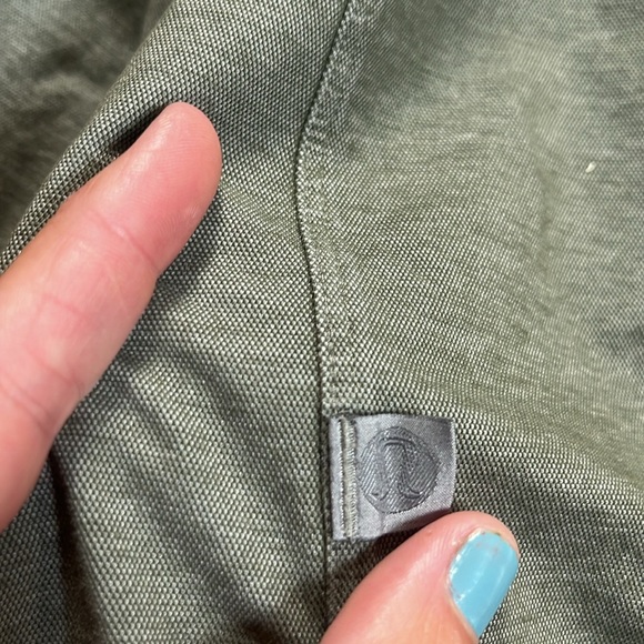 Men’s L LuLu Lemon Button up - Picture 3 of 4